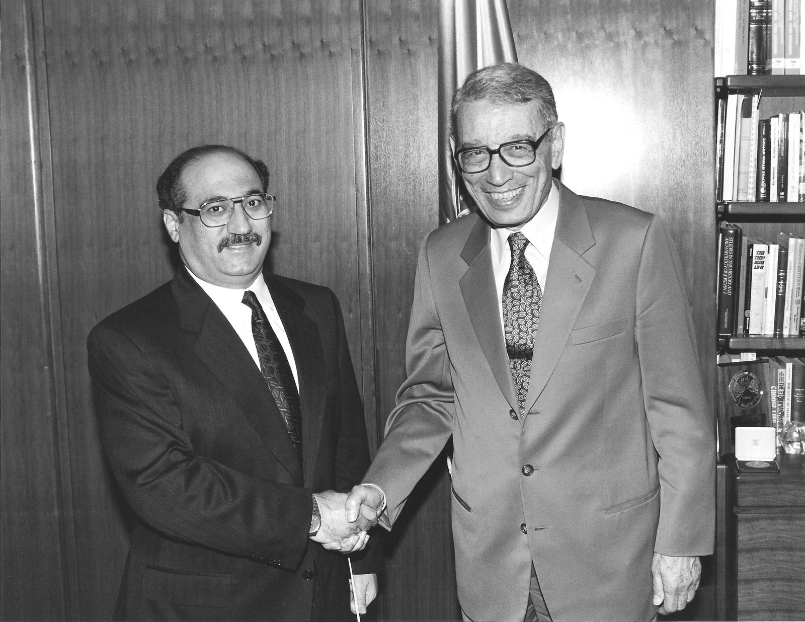 Bahrain radio hosts Bahrain ambassador to France in “diplomatic talk